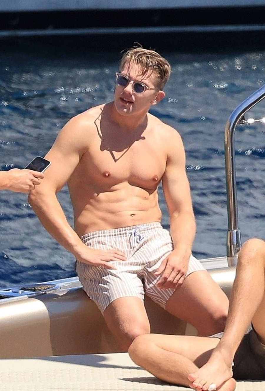 曝曼联欲等奥斯梅恩降薪加盟，拒争法甲免费神锋，内幕真相揭秘